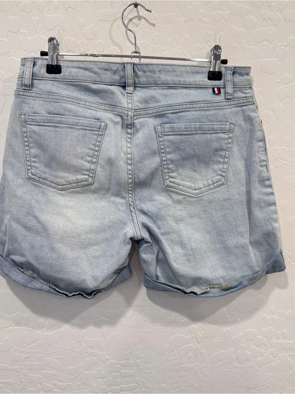 Tommy Hilfiger Greenwich Cuffed Denim Shorts Women 6 Embroidered Flag Light Wash